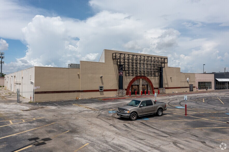 Primary Photo Of 9960 Kleckley Dr, Houston Freestanding For Lease