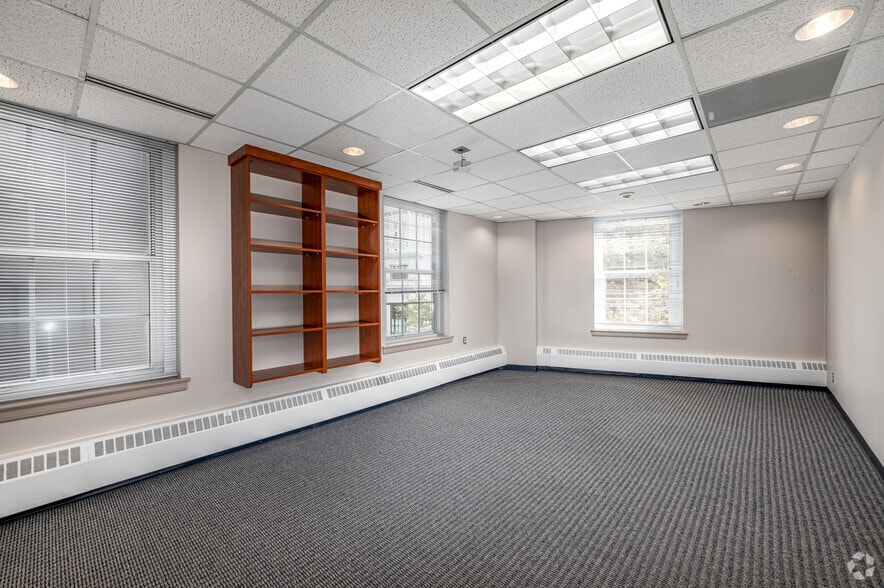 More Photos Of 7220 Wisconsin Ave, Bethesda Medical For Lease