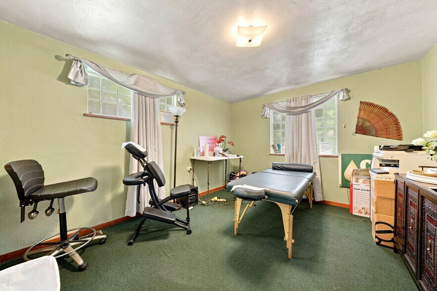 More Photos Of 1802 Lincoln Way, McKeesport Medical For Sale