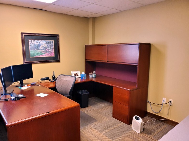 More Photos Of 255 Enterprise Dr, Lewis Center Warehouse For Lease