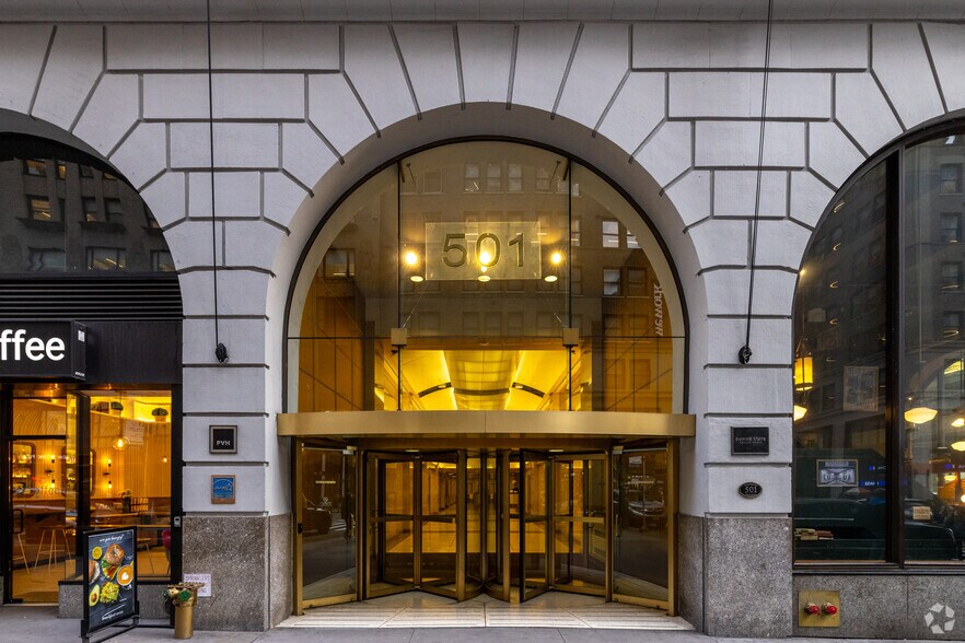 More Photos Of 501 Fashion Ave, New York Office For Lease