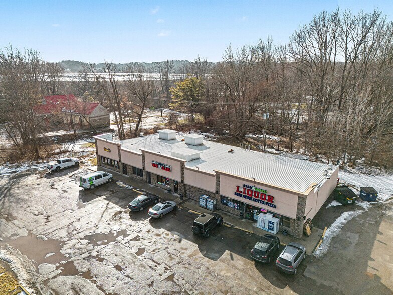 More Photos Of 3898 Joslyn Rd, Lake Orion General Retail For Lease