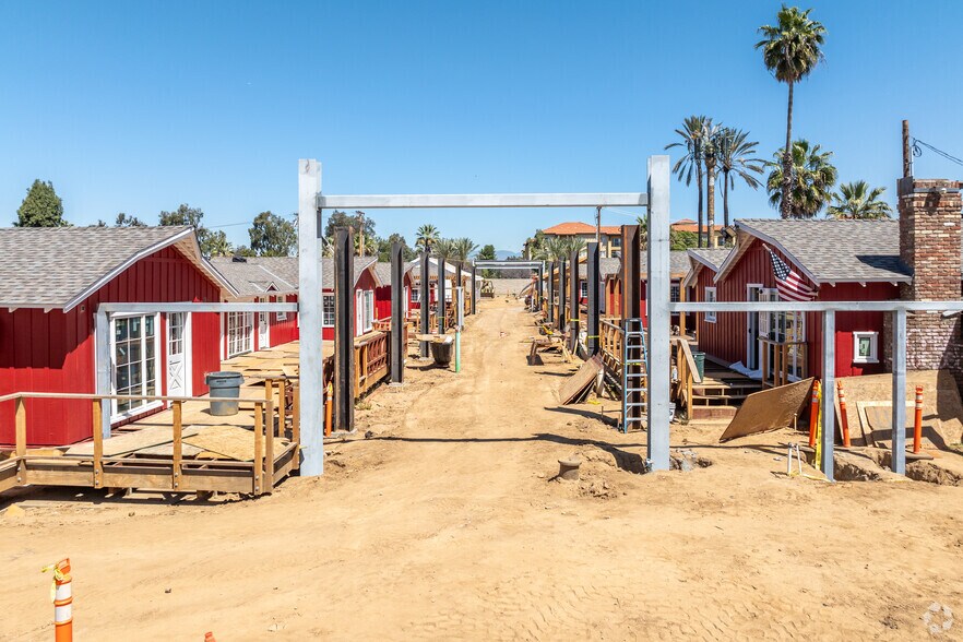 More Photos Of 1393 University Ave, Riverside General Retail For Lease