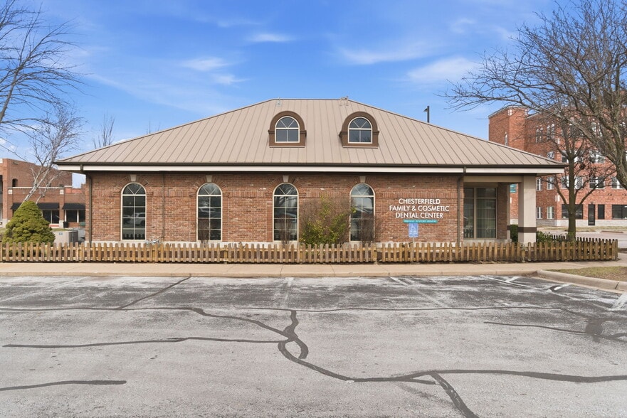 More Photos Of 2104 Chesterfield Blvd, Springfield Office For Sale