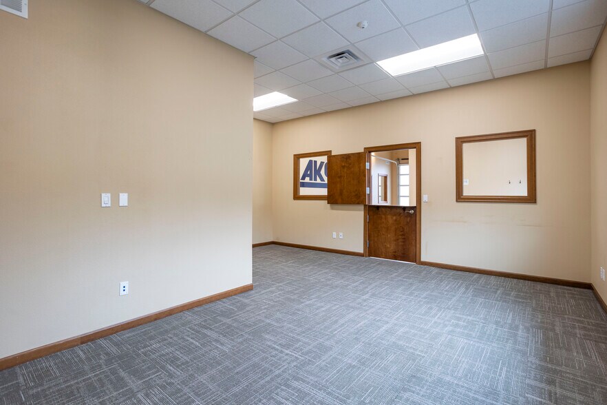 More Photos Of 501 N Quay St, Kennewick Warehouse For Lease