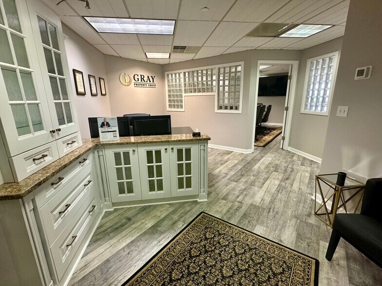 More Photos Of 1650 Elm St, Manchester Medical For Sale