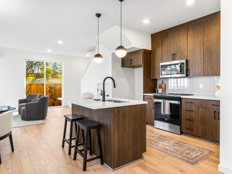 More Photos Of 7468 Tolman St, Portland Multifamily For Sale