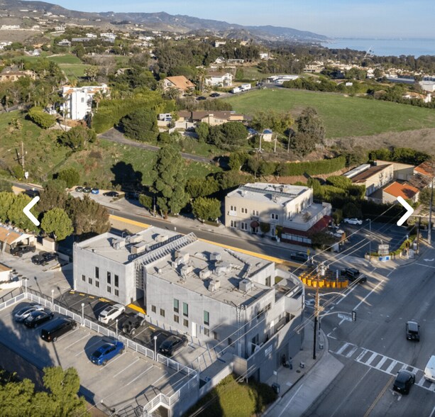 More Photos Of 28955 Pacific Coast Hwy, Malibu Storefront Retail Office For Sale