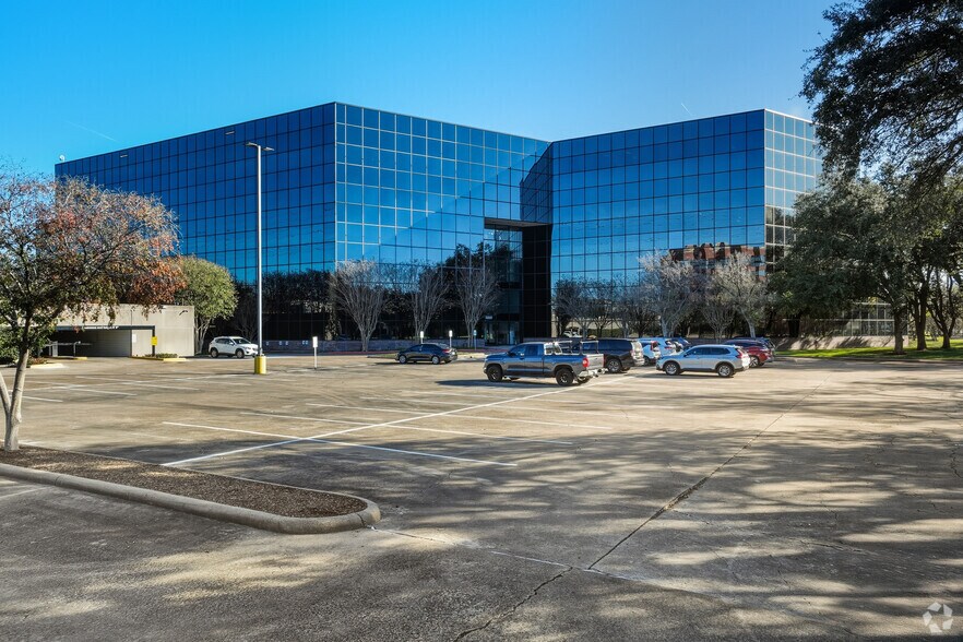 More Photos Of 3200 Wilcrest Dr, Houston Office For Lease