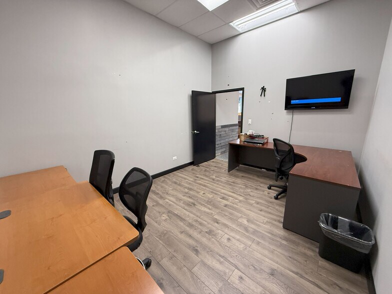 More Photos Of 1023-1049 Main St, Dundee Unknown For Lease