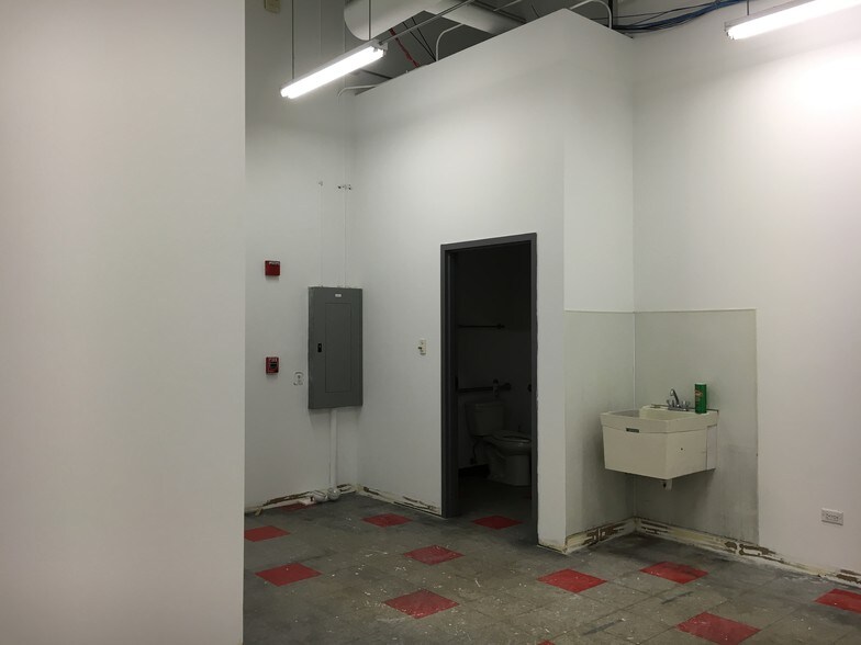 More Photos Of 1520 Lake St, Roselle Freestanding For Lease