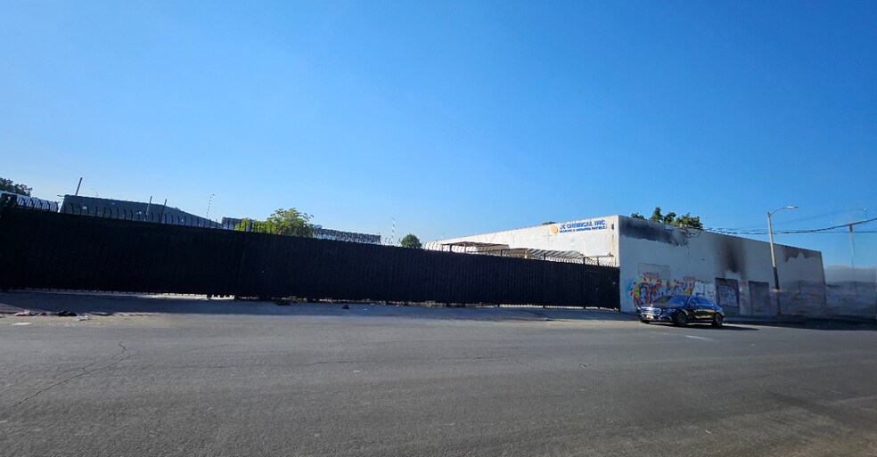 More Photos Of 1110 E 18th St, Los Angeles Industrial For Lease