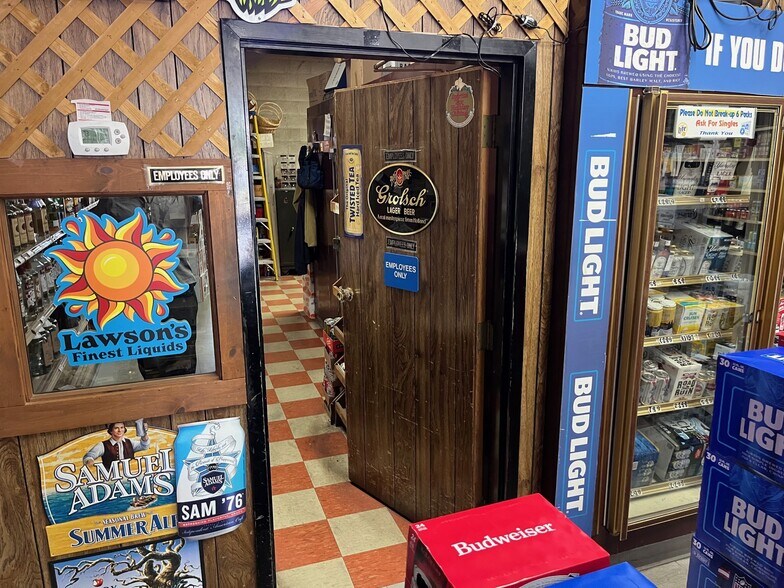 More Photos Of 900-910 White Plains Rd, Trumbull Freestanding For Lease