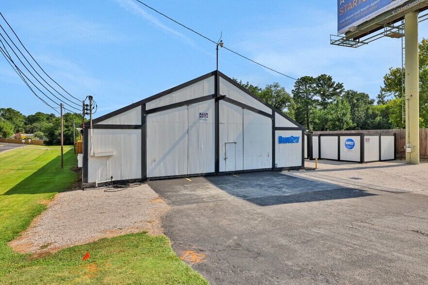 More Photos Of 817 E Main St, Tomball Warehouse For Sale