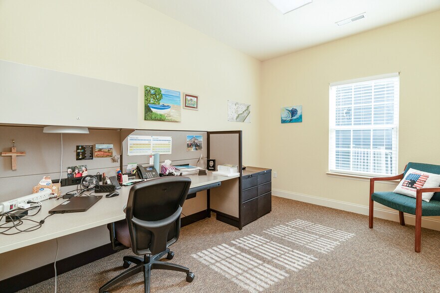 More Photos Of 130 Willowcreek Blvd, Sweetwater Medical For Sale