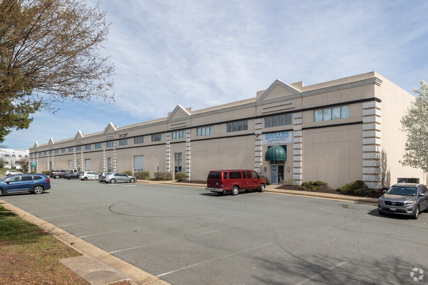 More Photos Of 45449 Severn Way, Sterling Light Distribution For Lease