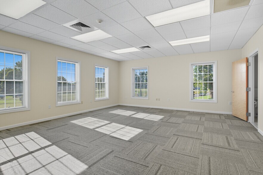 More Photos Of 5 Creamery Brk, East Granby Office For Sale