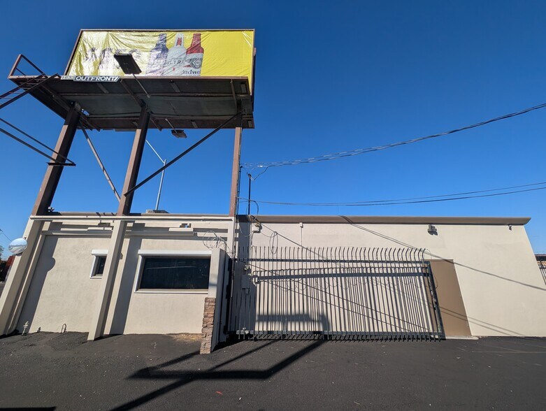 More Photos Of 9108 N Cave Creek Rd, Phoenix Office For Sale