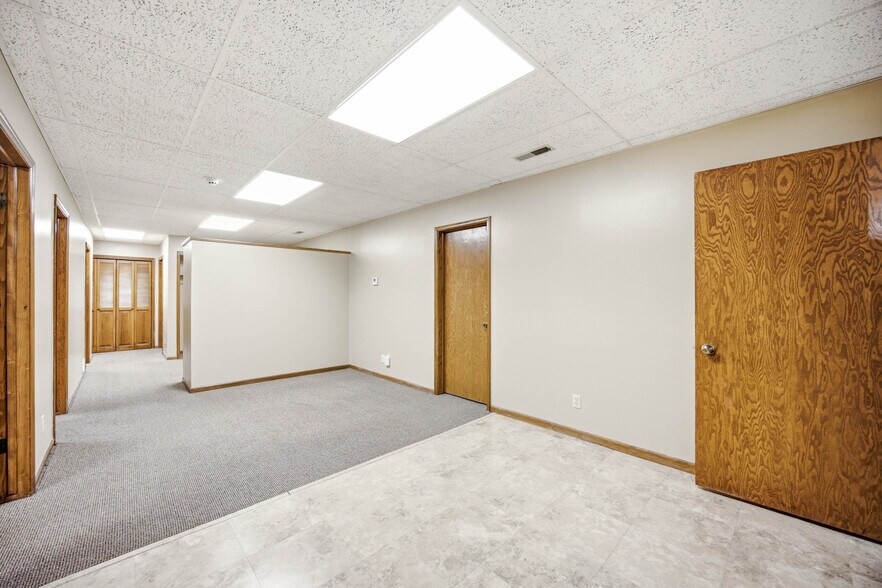More Photos Of 110 SE Grant St, Ankeny Office For Sale