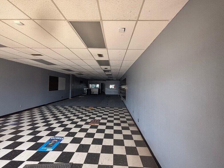 More Photos Of 5302 Slide Rd, Lubbock Storefront Retail Office For Sale