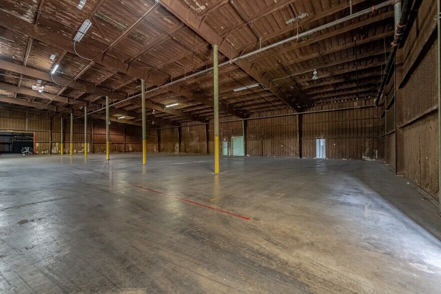 More Photos Of 4612 Richard Ave, Alexandria Warehouse For Lease