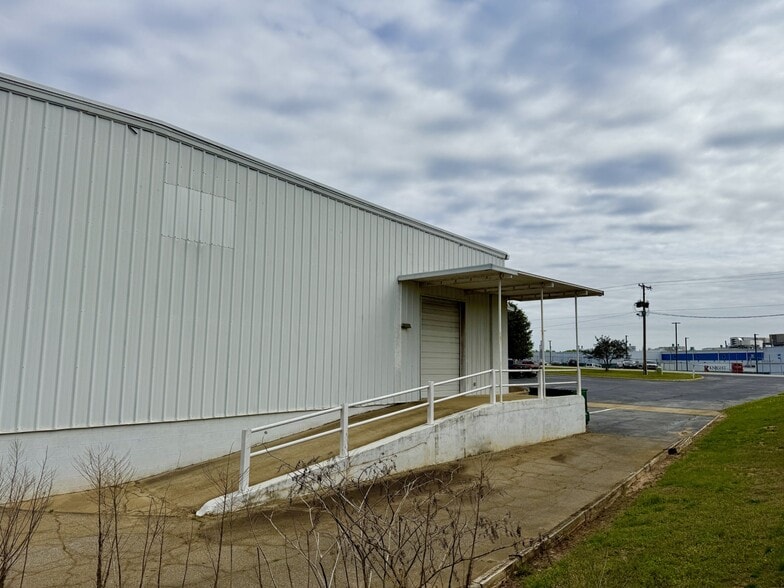 More Photos Of 1931 Perimeter Rd, Greenville Warehouse For Sale