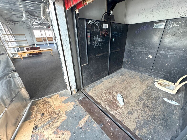 More Photos Of 600-602 E 12th St, Los Angeles Warehouse For Lease