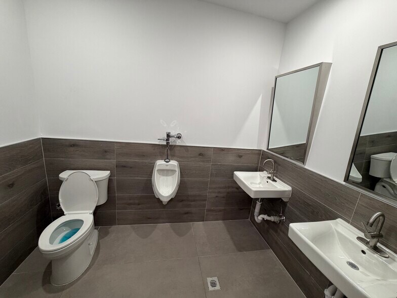 More Photos Of 5170 N Federal Hwy, Fort Lauderdale Storefront Retail Office For Lease