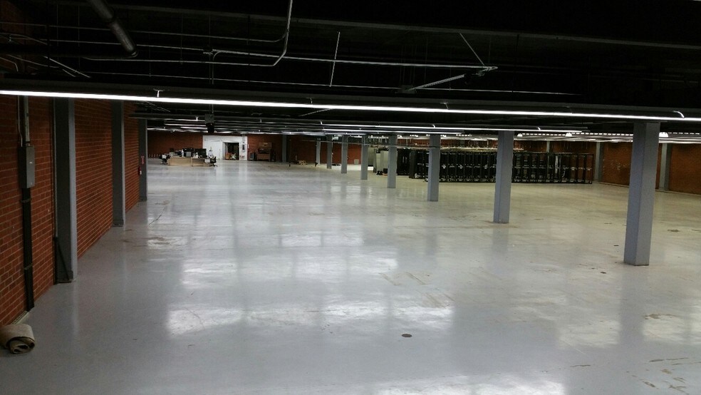 More Photos Of 220-306 Pasadena Ave, South Pasadena Light Distribution For Lease