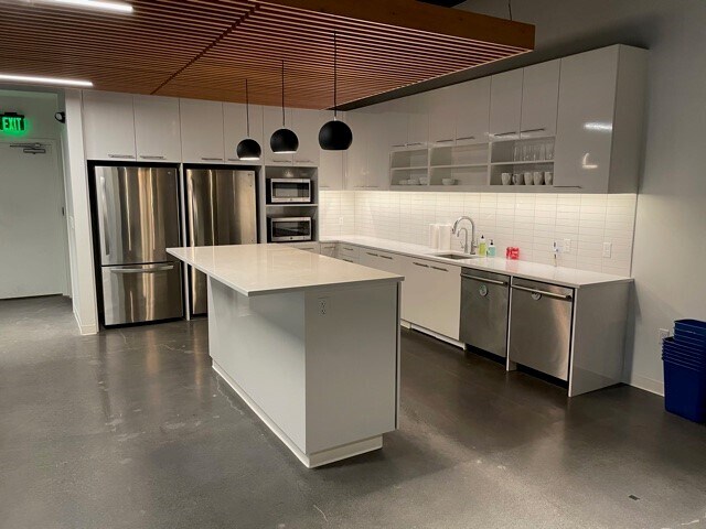 More Photos Of 936 N 34th St, Seattle Office For Sale