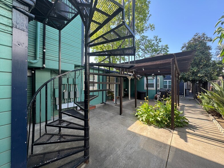 More Photos Of 2620 T St, Sacramento Storefront Retail Residential For Sale