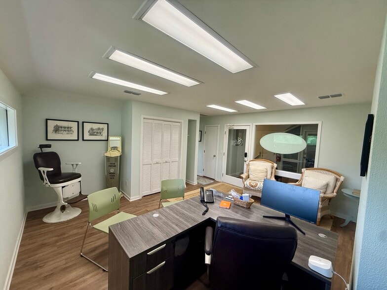More Photos Of 1411 S 14th St, Fernandina Beach Office For Lease