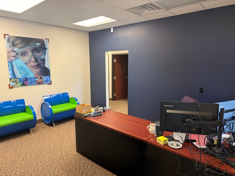 More Photos Of 1798 Holloway Dr, Holt Showroom For Lease