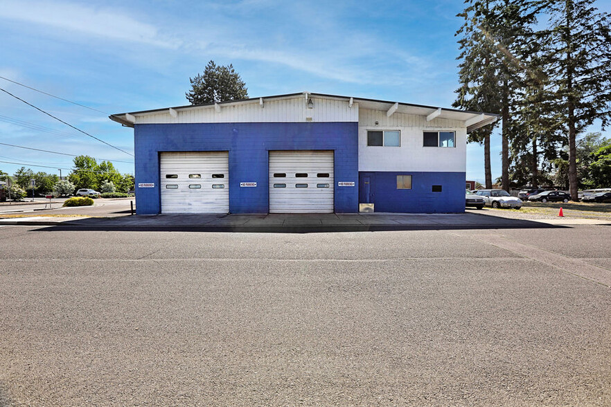 Primary Photo Of 804 E Main St, Molalla Auto Repair For Sale