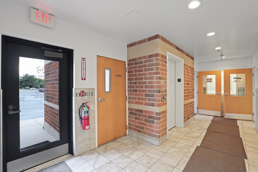 More Photos Of 1N131 County Farm Rd, Winfield Office For Sale