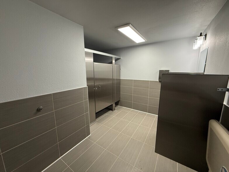 More Photos Of 2470 E Flamingo Rd, Las Vegas Medical For Lease