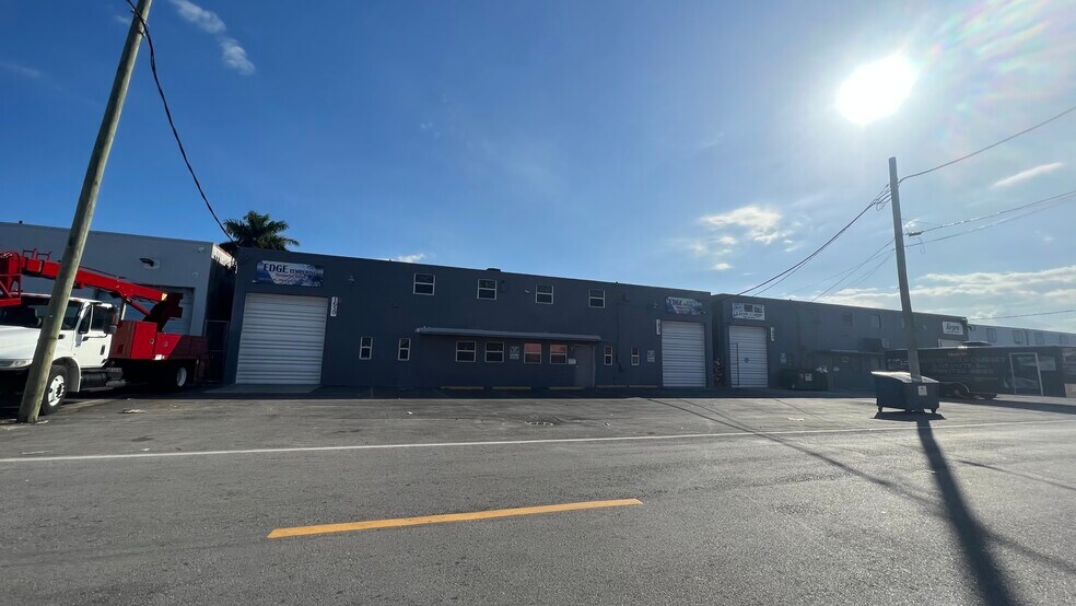 Primary Photo Of 1692-1732 W 32nd Pl, Hialeah Warehouse For Lease