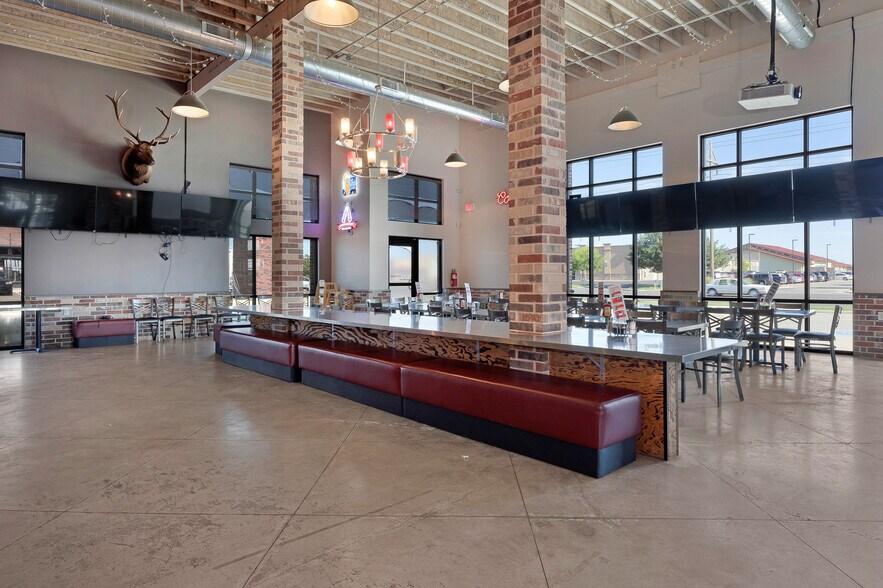 More Photos Of 7609 Hillside Rd, Amarillo Freestanding For Lease