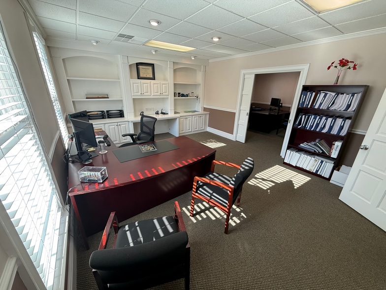 More Photos Of 1827 Powers Ferry Rd SE, Atlanta Office For Sale