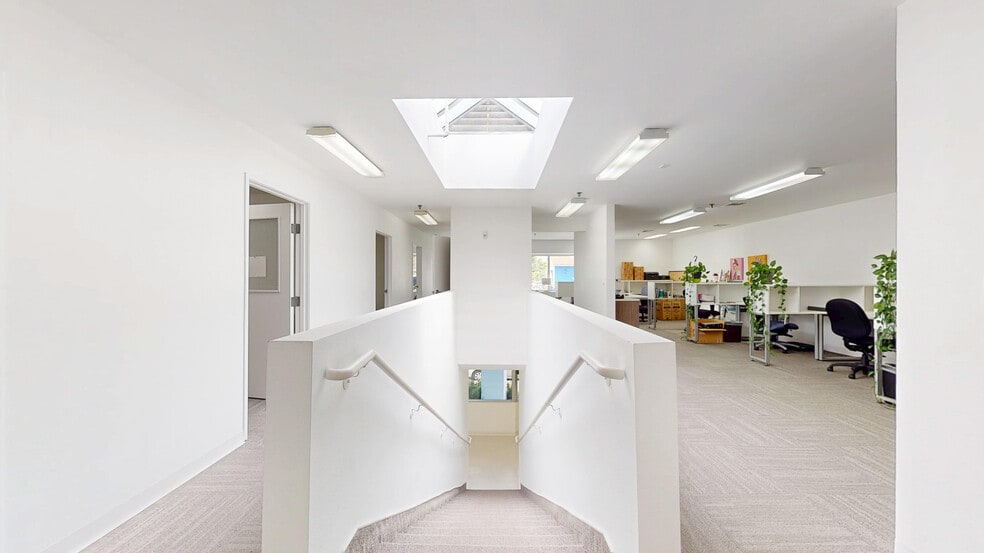 More Photos Of 6926 Melrose Ave, Los Angeles Loft Creative Space For Sale