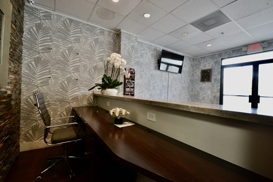 More Photos Of 7374 SW 93rd Ave, Miami Office For Sale