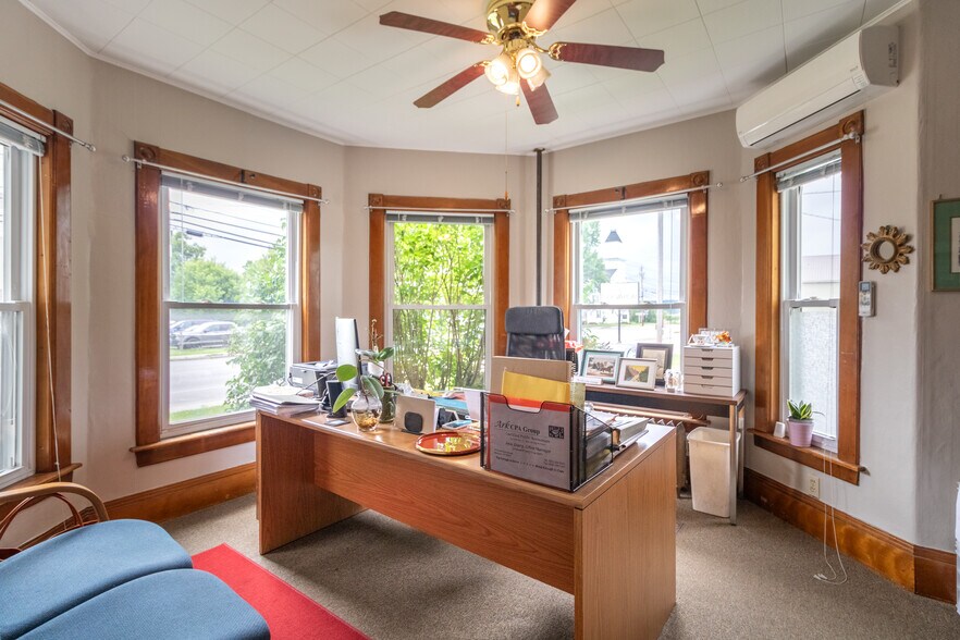 More Photos Of 375 E Main St, Newport Office For Sale