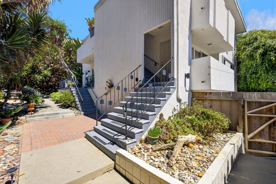 More Photos Of 22357 Pacific Coast Hwy, Malibu Apartments For Sale