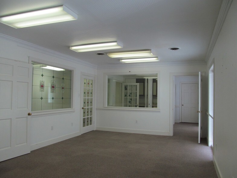 More Photos Of 2817 N Parham Rd, Richmond Office For Sale