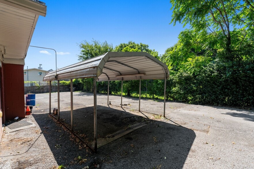 More Photos Of 5409 Charlotte Pike, Nashville Auto Dealership For Lease