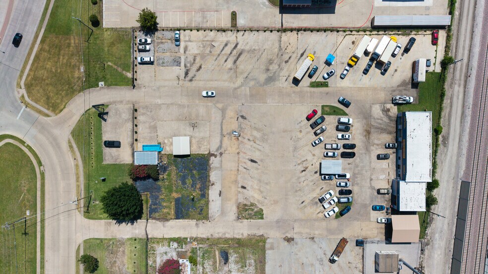 More Photos Of 3104 S Rigsbee Dr, Plano Industrial For Sale