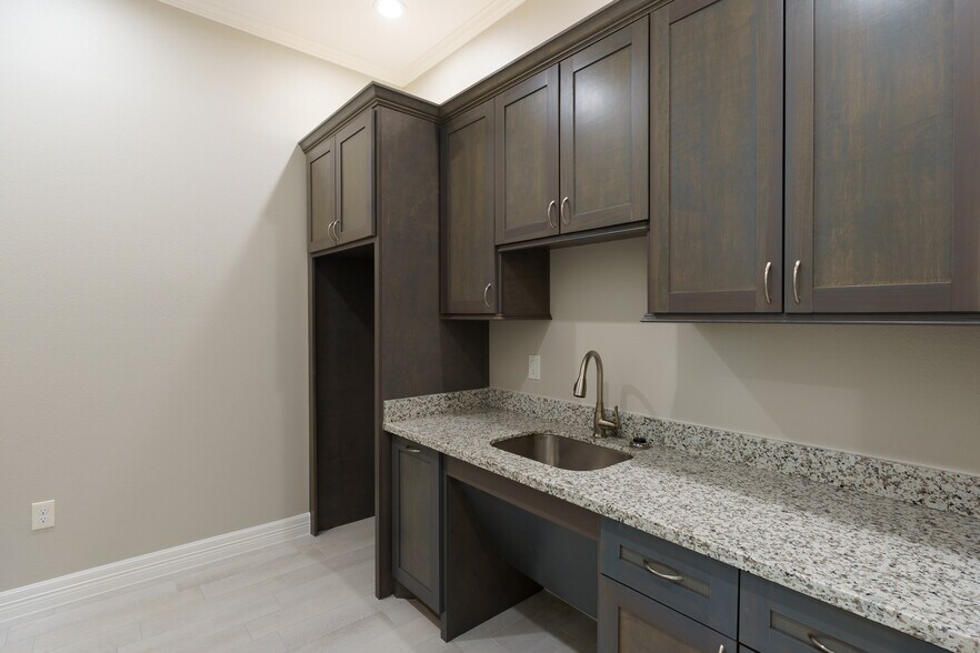 More Photos Of 10401 S Mason Rd Building B, Richmond Medical For Sale