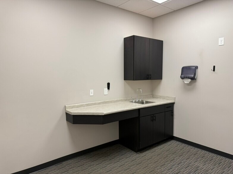 More Photos Of 141 Spruce Pine Way, King Healthcare For Lease