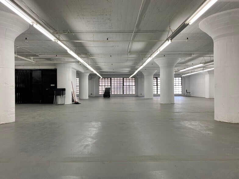 More Photos Of 1114 S Los Angeles St, Los Angeles Warehouse For Sale