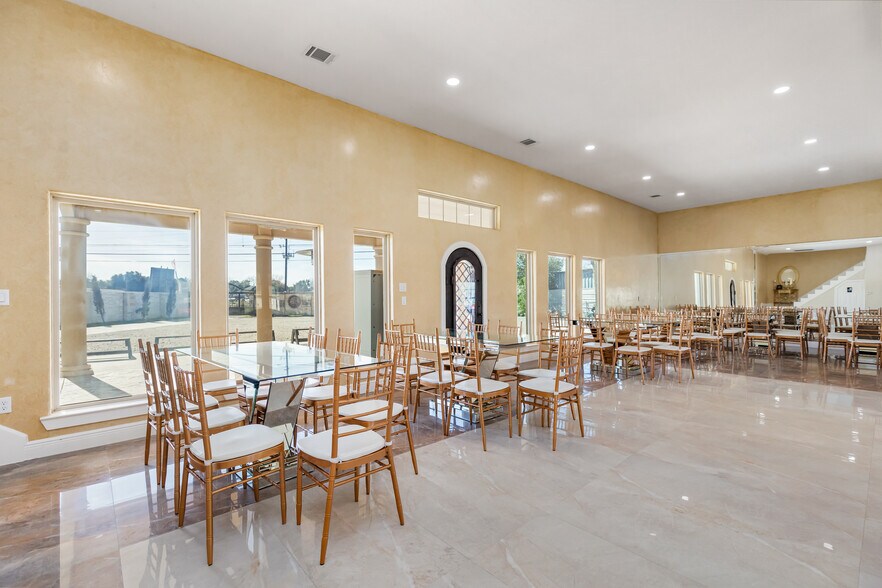 More Photos Of 10108 Veterans Memorial Dr, Houston General Retail For Sale